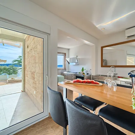 Livingstone House * 特罗吉尔