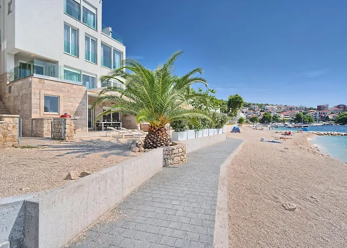 Livingstone House Трогір